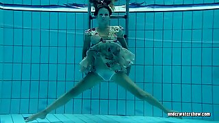 Lucy Gurchenko Rysk Hårig Babe i poolen Naken